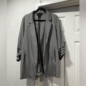 Rachel Zoe Women’s Houndstooth Blazer. Open front. 2/4 sleeve